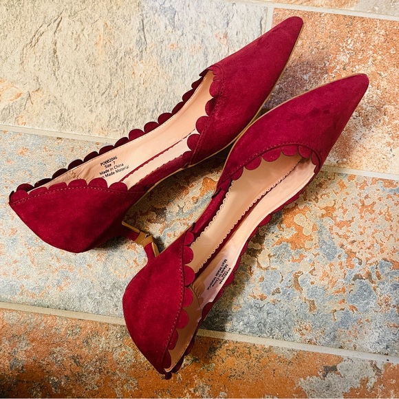 👠Gorgeous Scalloped D’Orsay Style Kitten Heel Felt/Suede-like Burgundy Pumps! - Picture 7 of 15